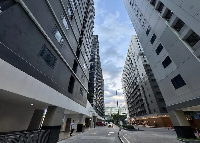 Shore 3 Residences Poolside 245 By Prime Moa Manila